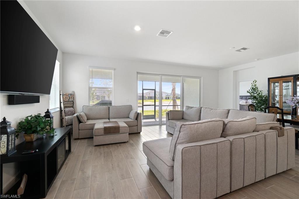 TUCKERS COVE - Residential