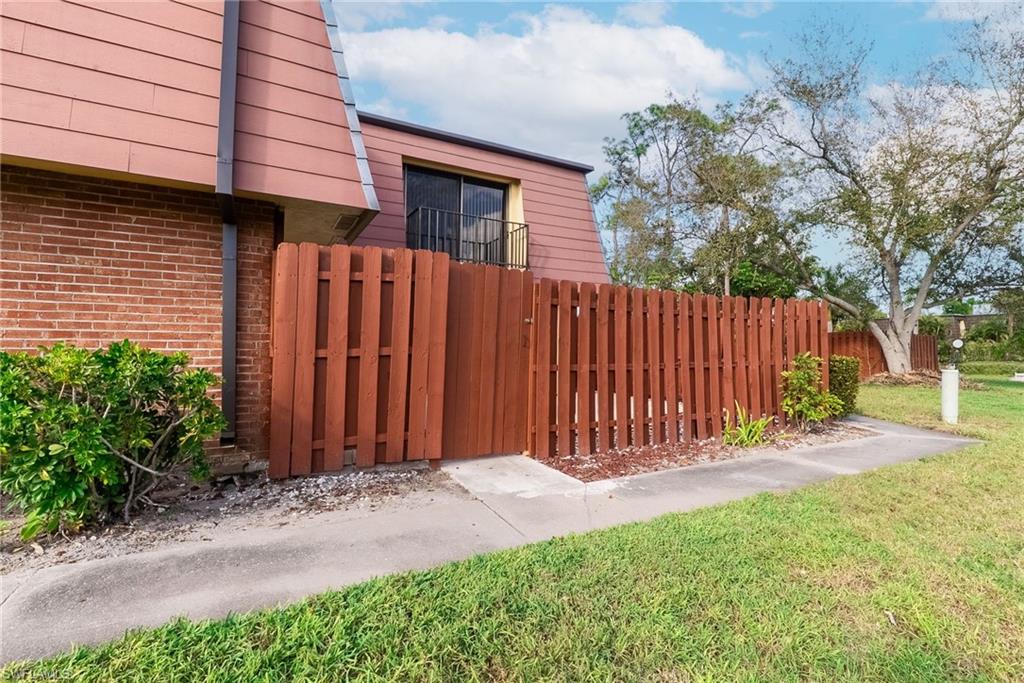 PARKWOOD VILLAS - Residential