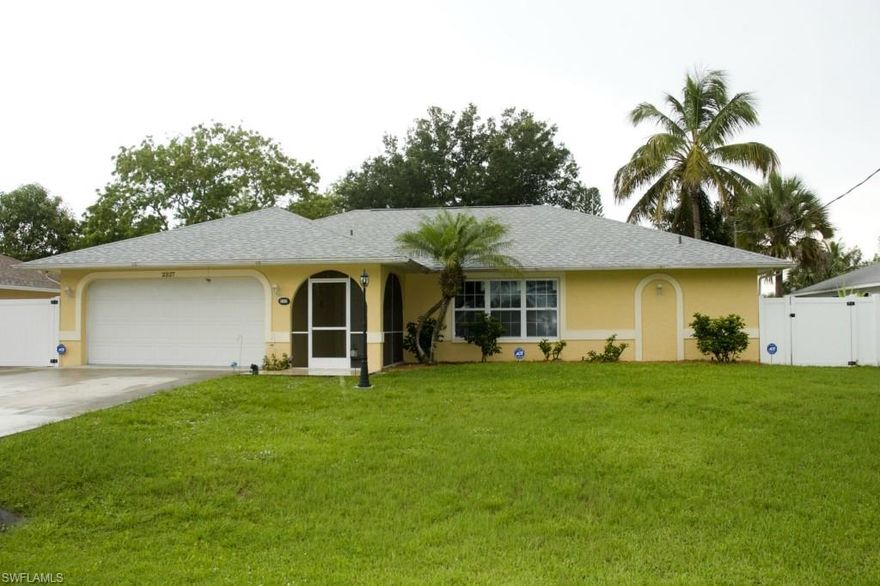 ** You have arrived! Waiting for your personal touch!** There is plenty of room for your growing family in this 4 bedroom home situated on Hunter Canal. Updated kitchen with granite counters and stainless steel appliances. Updated bathrooms, new hot water heater, roof replaced in 2012 and New Energy Efficient windows. 
Nice size screened in Lanai or relax closer to the water in the Gazebo! Already fenced in for the family dog! Xtra parking on the side of house. A good place for your boat! Conveniently located to shopping, schools, recreational parks and I 75.