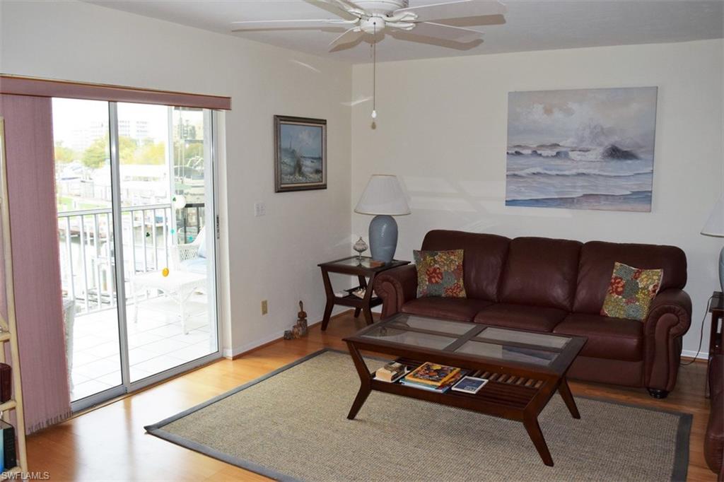 ROYAL PELICAN TOWNHOUSE - Residential