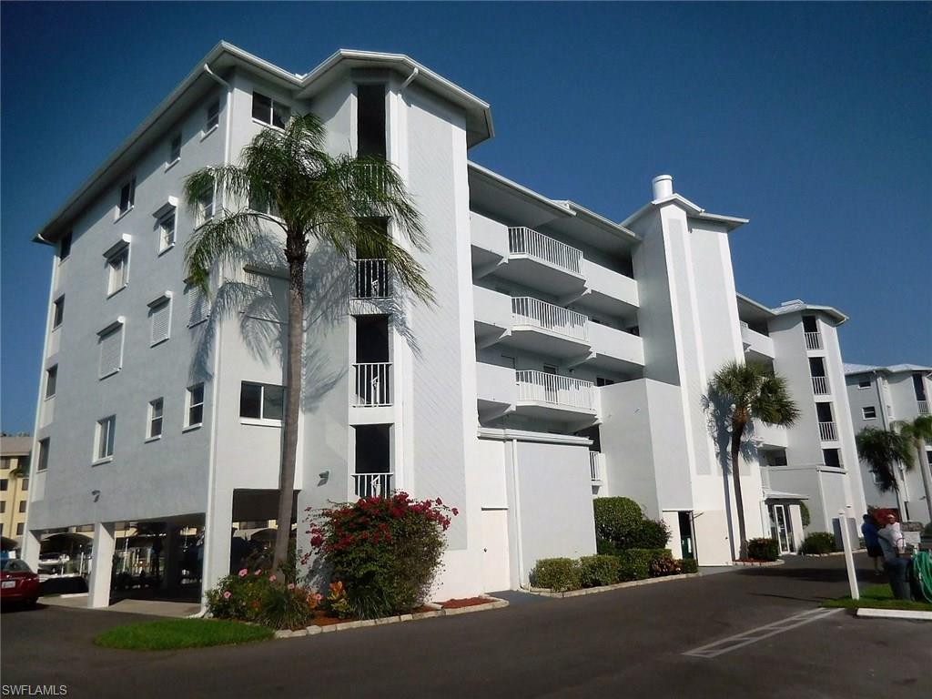 ROYAL PELICAN TOWNHOUSE - Residential