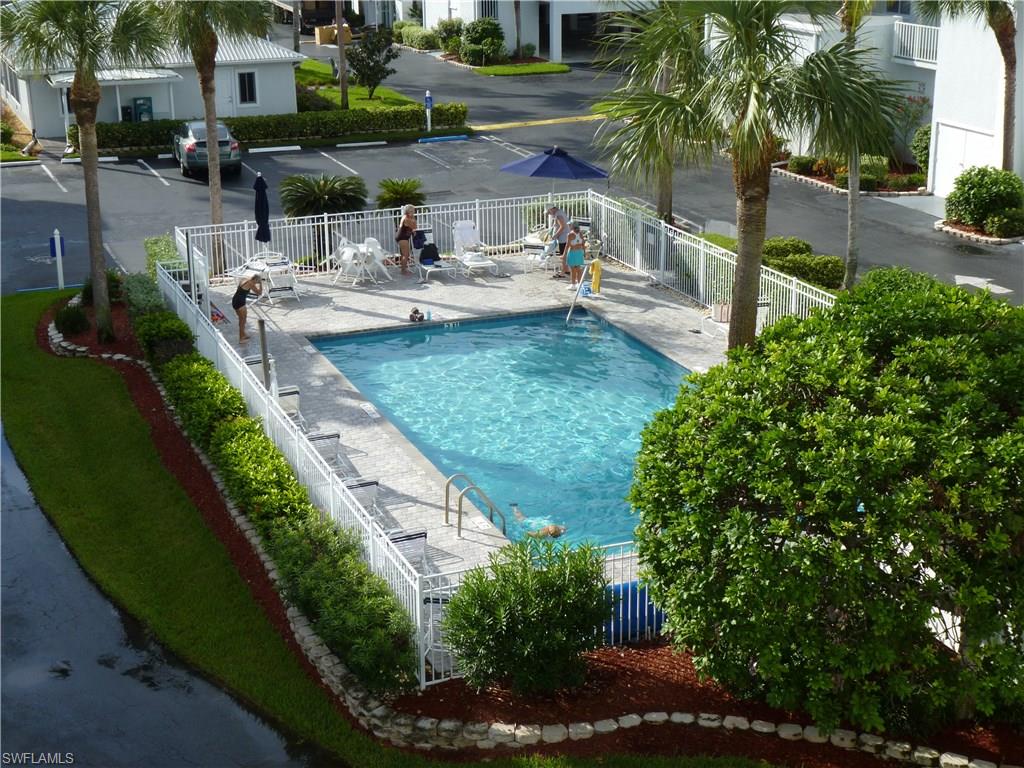 ROYAL PELICAN TOWNHOUSE - Residential