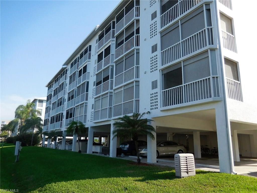 ROYAL PELICAN TOWNHOUSE - Residential