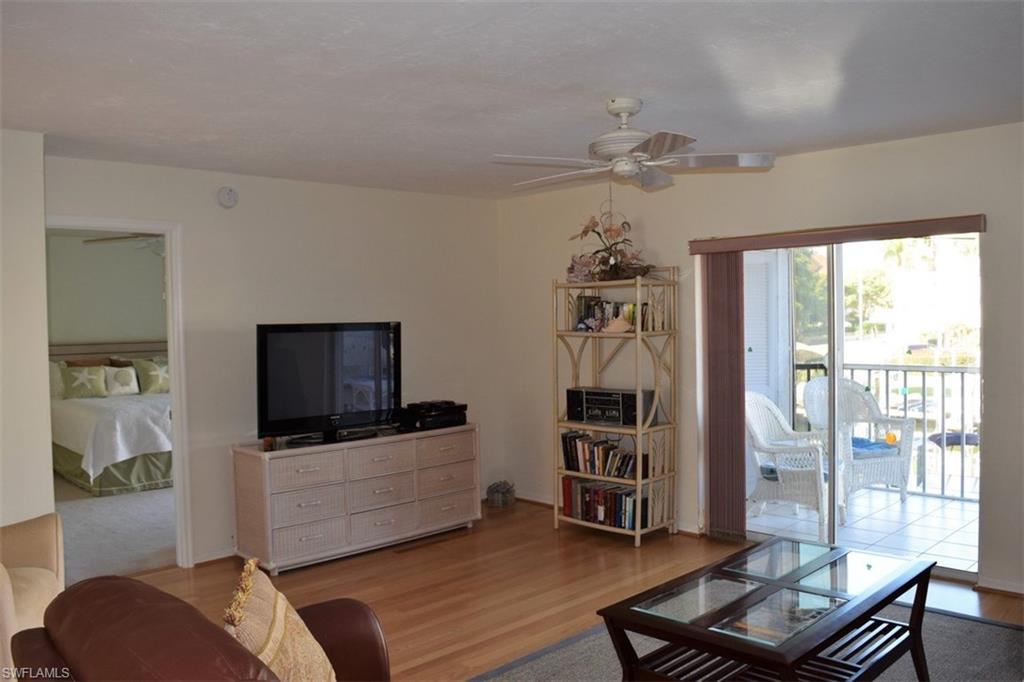 ROYAL PELICAN TOWNHOUSE - Residential