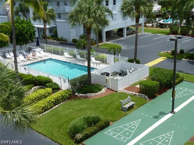 ROYAL PELICAN TOWNHOUSE - Residential