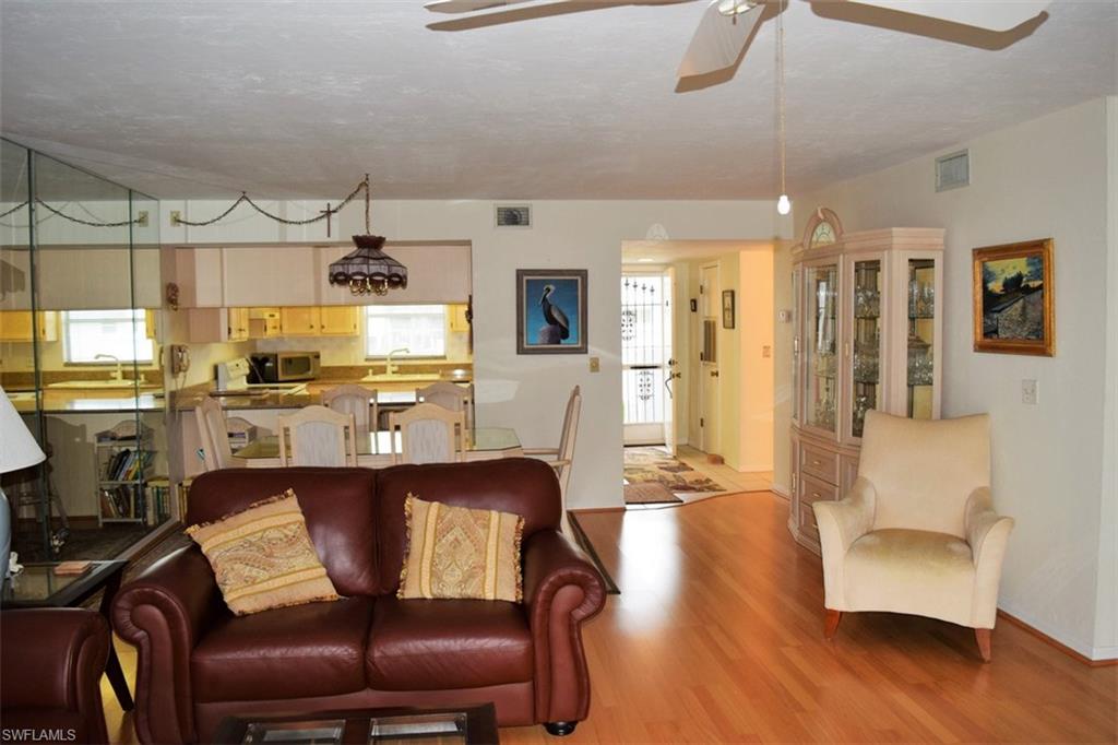 ROYAL PELICAN TOWNHOUSE - Residential