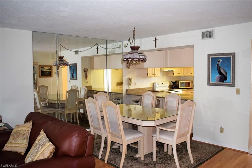 ROYAL PELICAN TOWNHOUSE - Residential