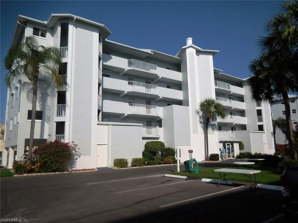 ROYAL PELICAN TOWNHOUSE - Residential