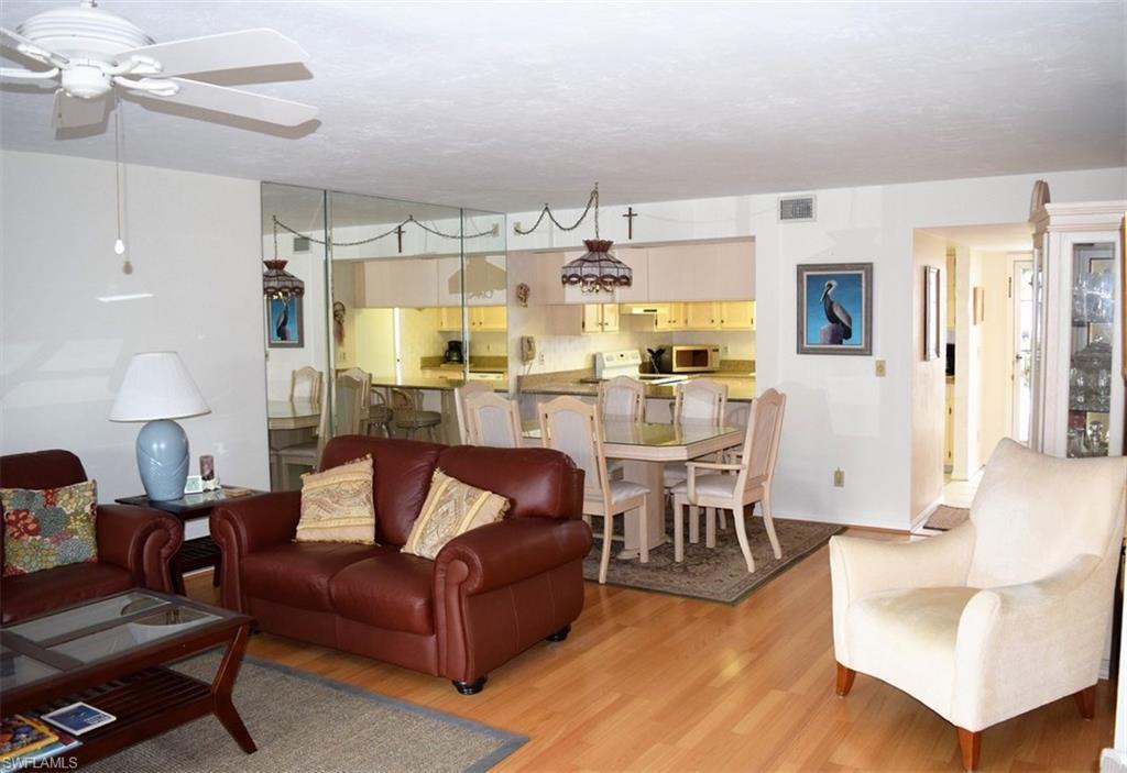 ROYAL PELICAN TOWNHOUSE - Residential