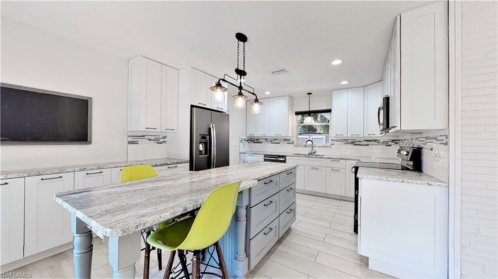 COUNTRY CLUB ESTATES - Residential