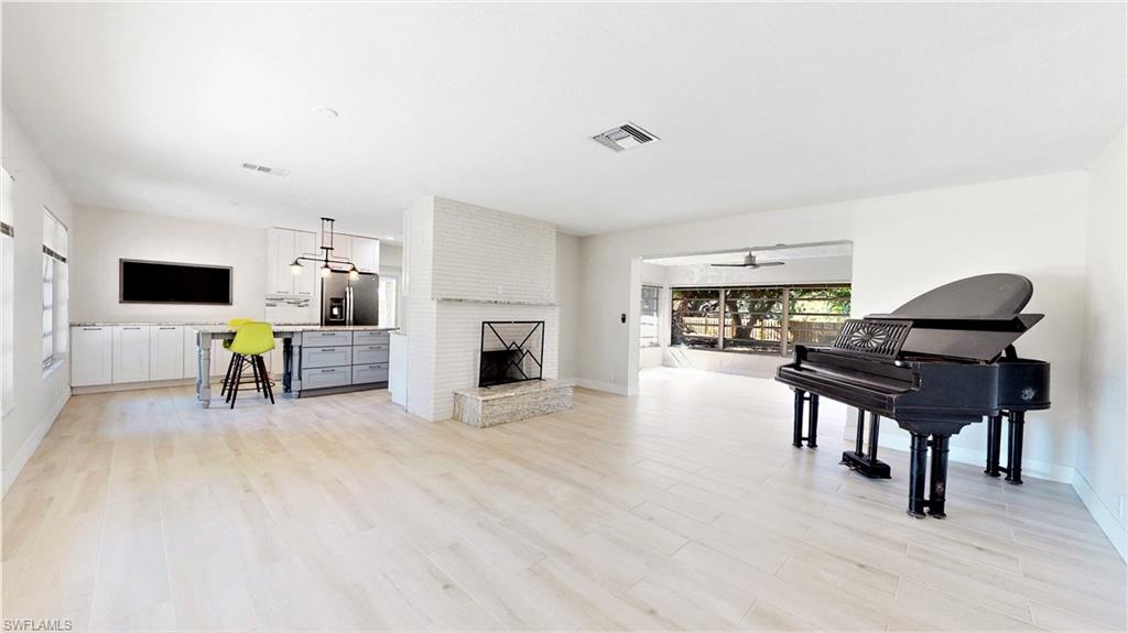 COUNTRY CLUB ESTATES - Residential