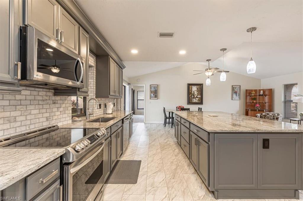 CAPE CORAL - Residential