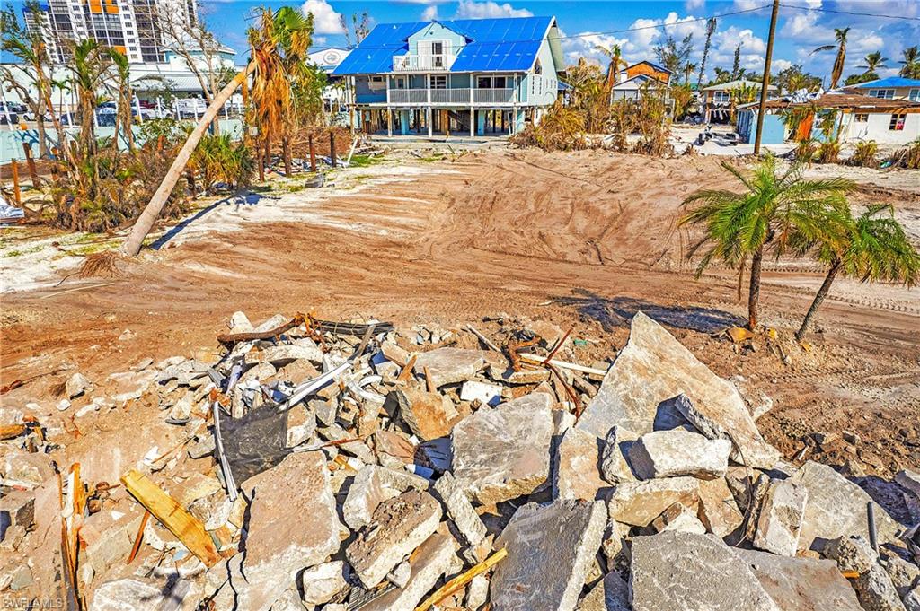 HOLIDAY SHORES - Land