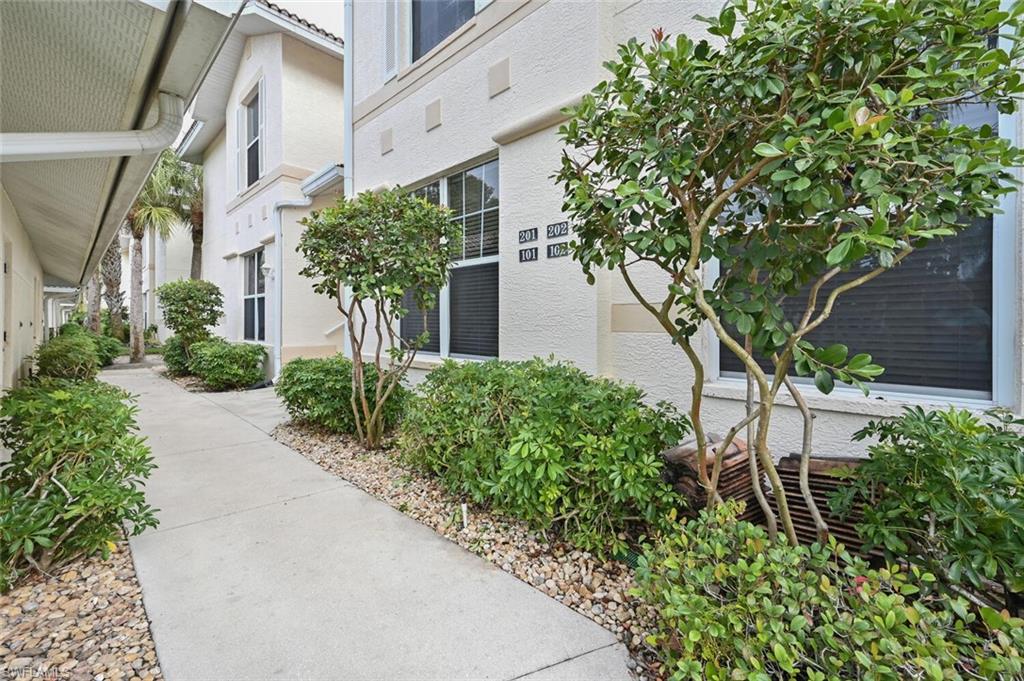 CHARLESTON SQUARE - Residential