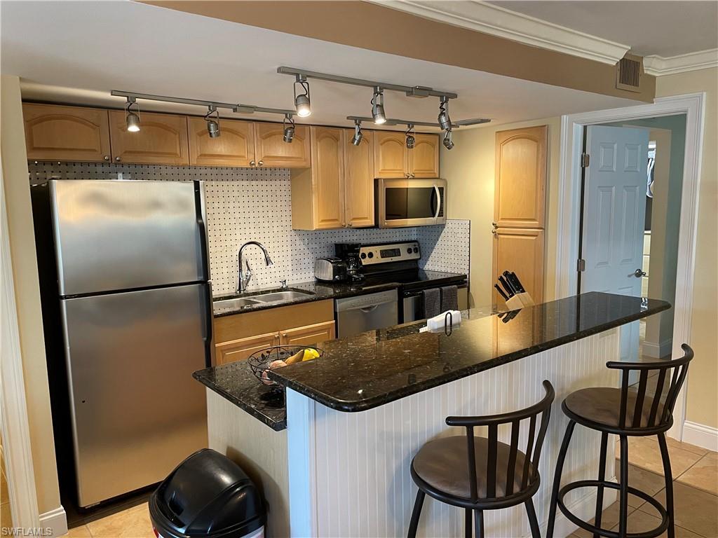 GLADES COUNTRY CLUB - Residential