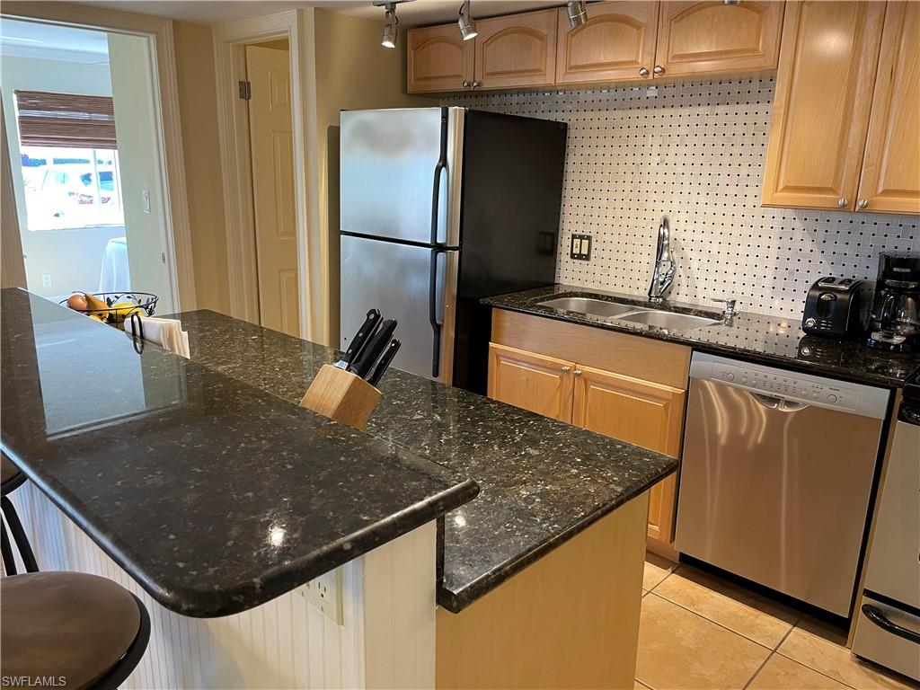 GLADES COUNTRY CLUB - Residential