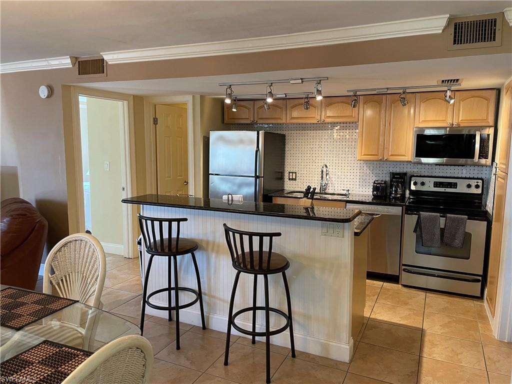 GLADES COUNTRY CLUB - Residential