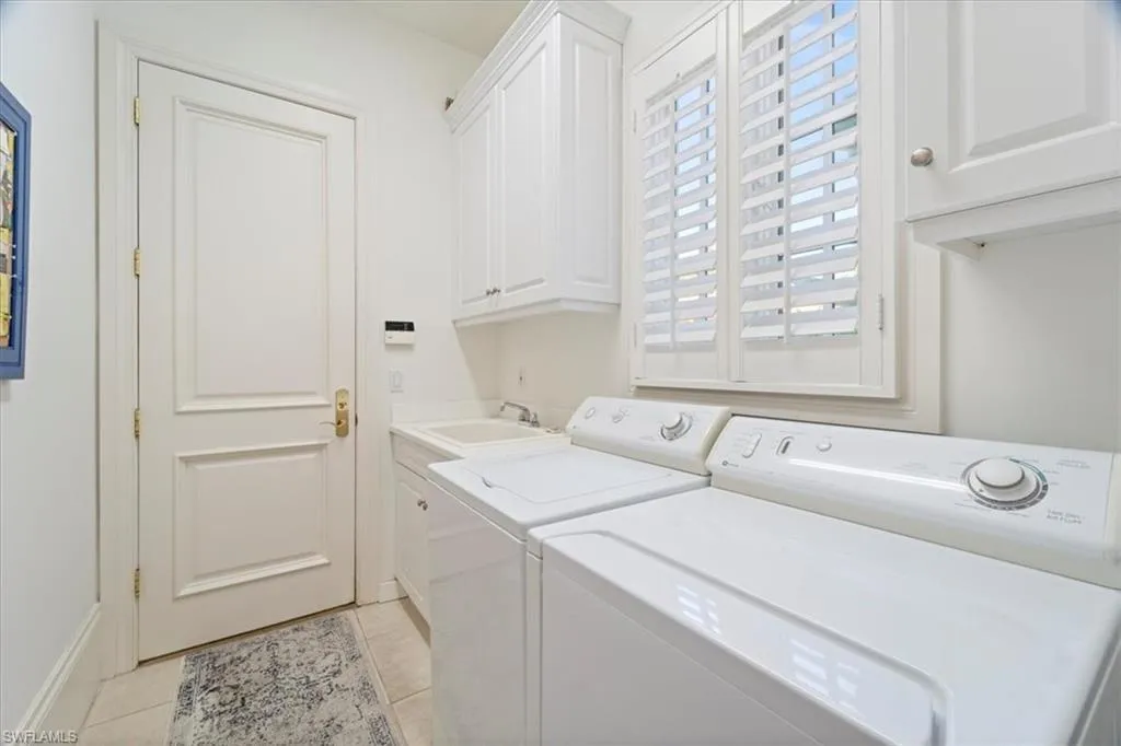 Naples, Florida 34105, United States, 3 Bedrooms Bedrooms, ,3 BathroomsBathrooms,Residential,Contingent,82459