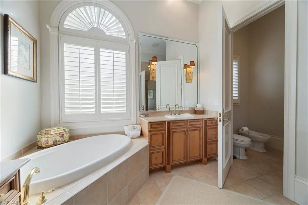 Naples, Florida 34105, United States, 3 Bedrooms Bedrooms, ,3 BathroomsBathrooms,Residential,Contingent,82459
