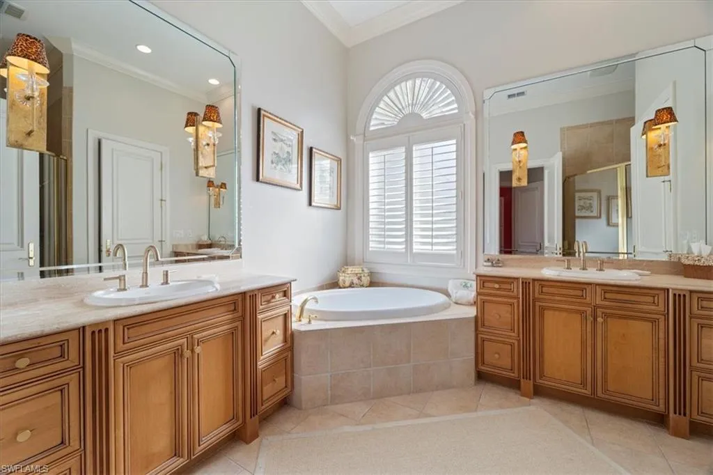 Naples, Florida 34105, United States, 3 Bedrooms Bedrooms, ,3 BathroomsBathrooms,Residential,Contingent,82459