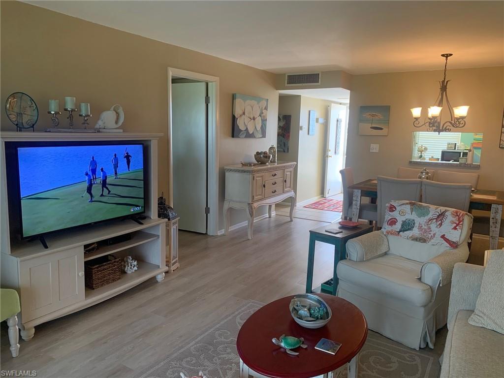 SEVEN LAKES - Residential