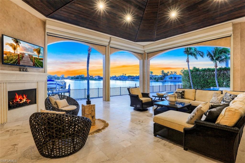 MARCO BEACH - Residential