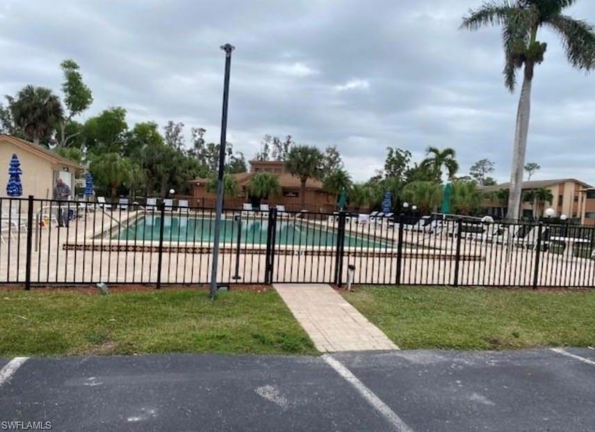 ROYAL WOODS - Residential