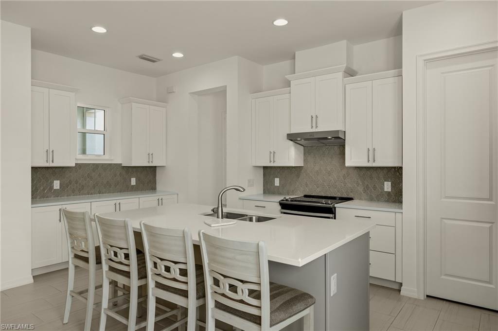 SAVANNAH LAKES - Residential