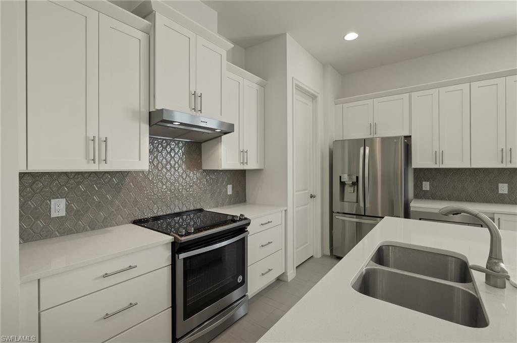 SAVANNAH LAKES - Residential