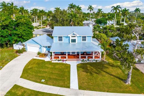 Single Family Residence in FORT MYERS FL 1407 Rosada WAY.jpg