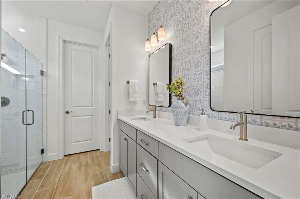 NORTHRIDGE - Residential