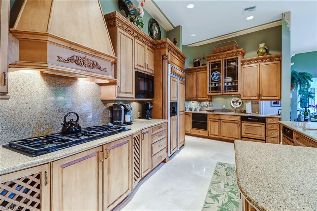 BAY COLONY SHORES - Residential