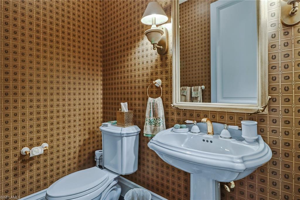 BAY COLONY SHORES - Residential