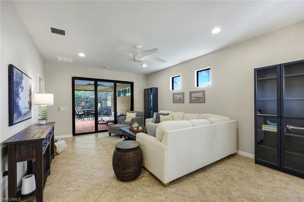 7098 Live Oak DR