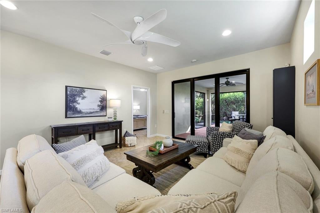 7098 Live Oak DR