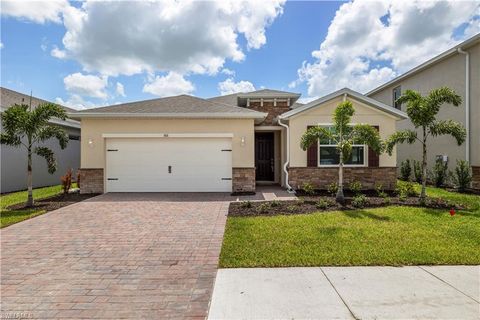 551 Spring Hill Lake LOOP CAPE CORAL FL 33993