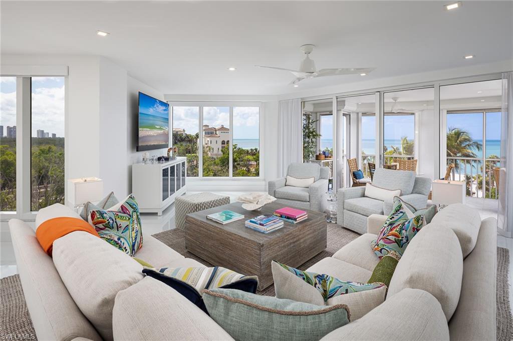 CONTESSA AT BAY COLONY - Residential