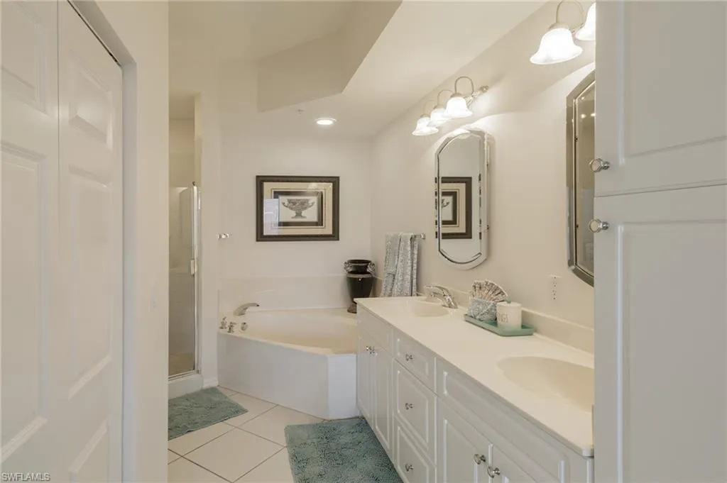 Naples, Florida 34102, United States, 2 Bedrooms Bedrooms, ,2 BathroomsBathrooms,Residential,Active,52990