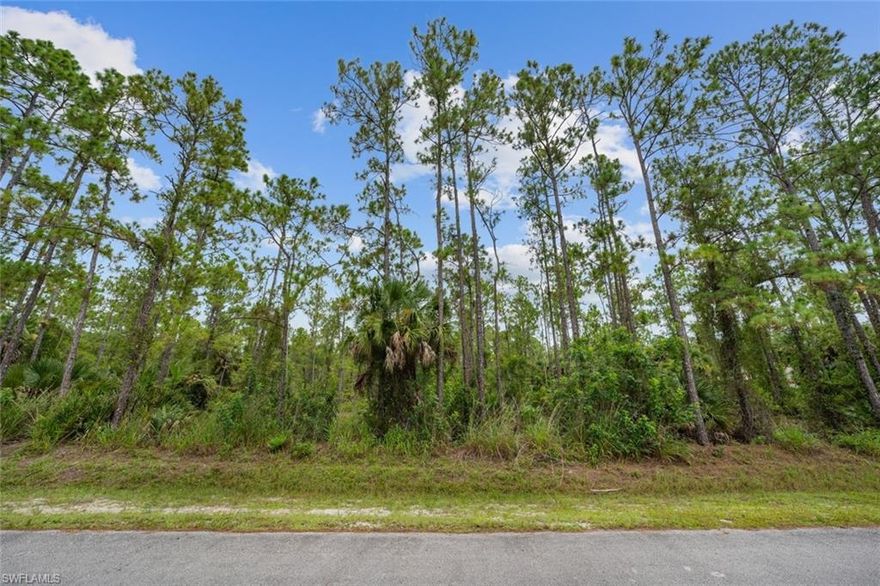 L3201 - UPLANDS! 5 Acres of land with so much potential! Perfect place to build your custom home, with plenty of room for pool, guest house, horses, barn or other outbuildings as well. Or divide the lot and build two homes. Private, peaceful setting. Enjoy the Estates Lifestyle!