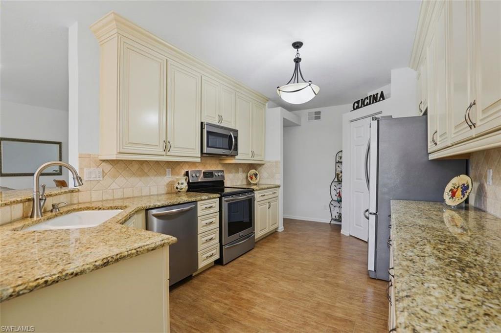 LIGHTHOUSE BAY - Residential