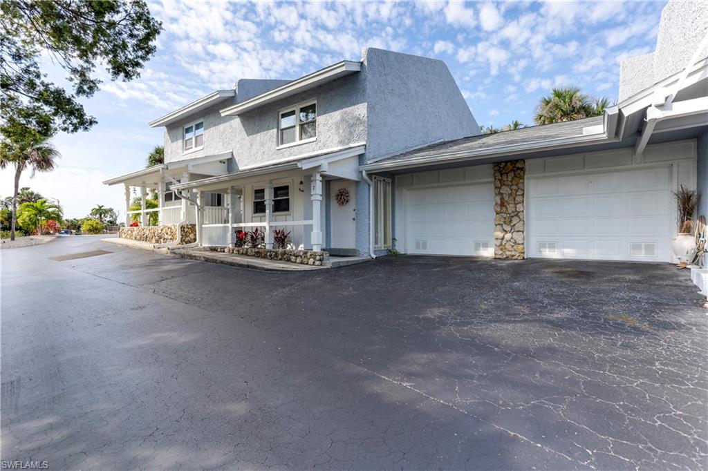 FOUR FOUNTAINS - Residential