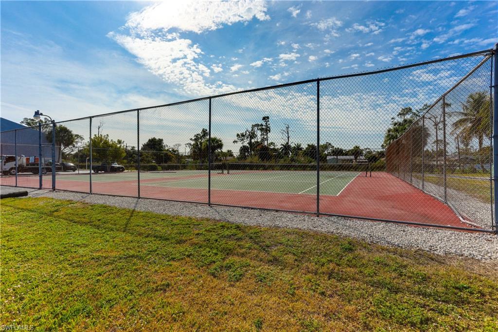 FOUR FOUNTAINS - Residential