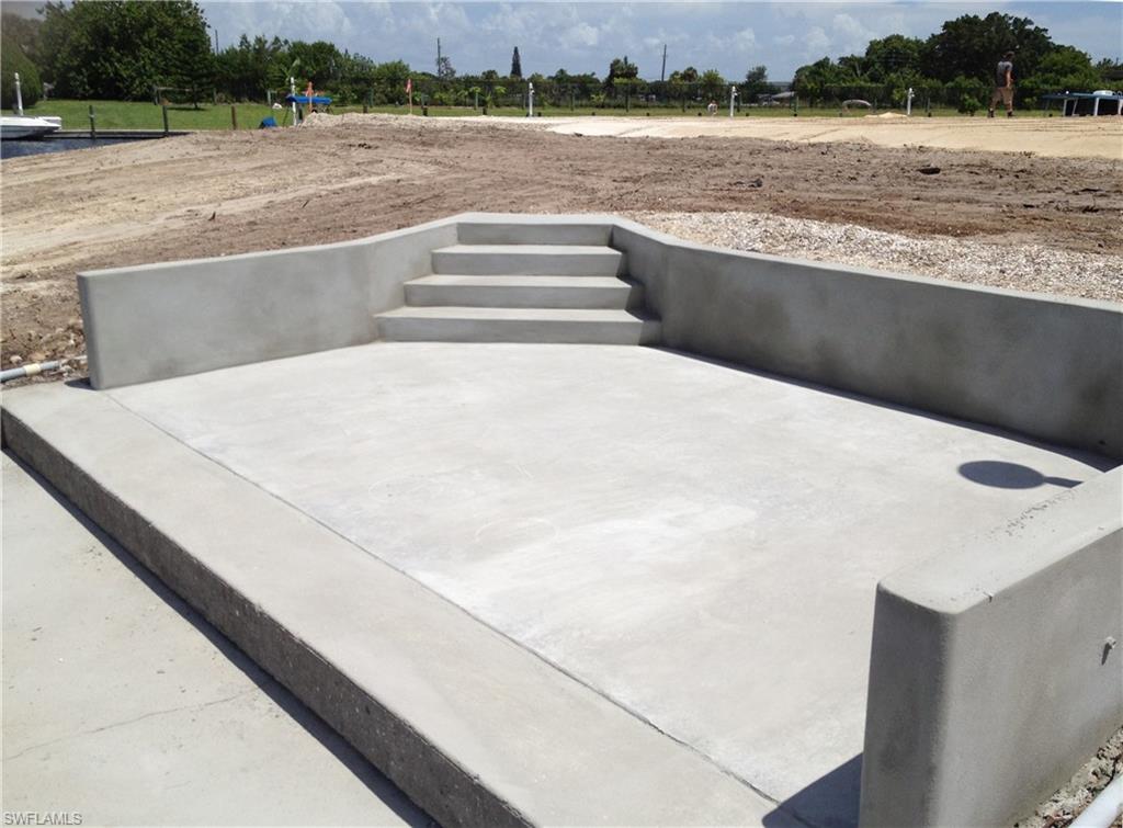 CAPE CORAL - Land