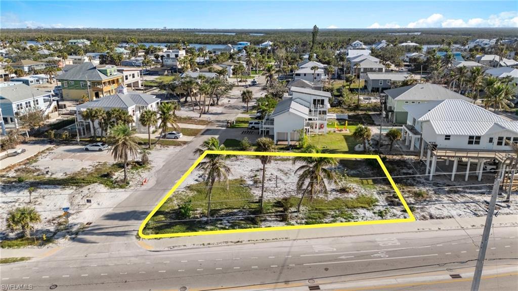 GULF ISLAND MANOR - Land