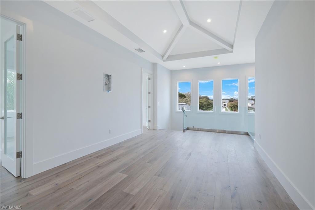 THE ENCLAVE OF DISTINCTION - Residential