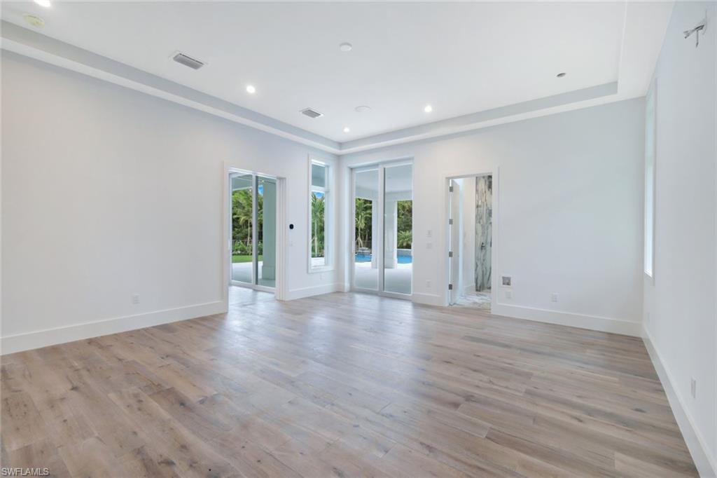 THE ENCLAVE OF DISTINCTION - Residential