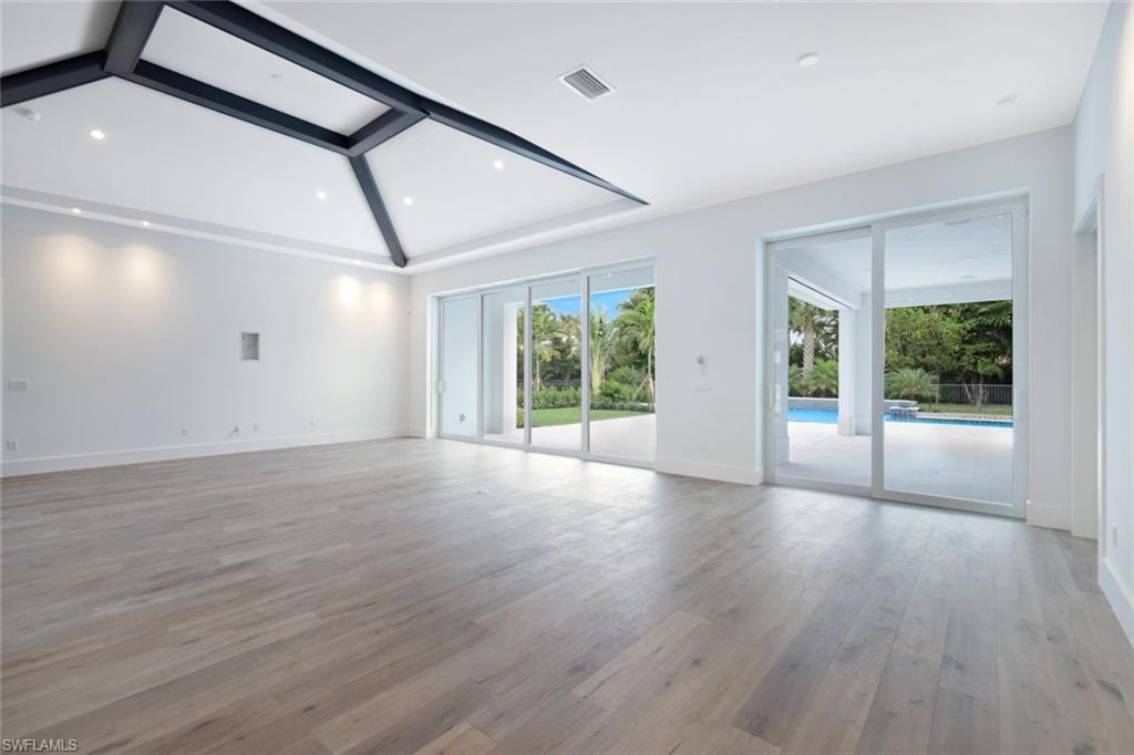 THE ENCLAVE OF DISTINCTION - Residential