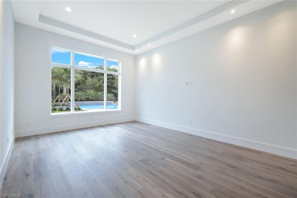 THE ENCLAVE OF DISTINCTION - Residential