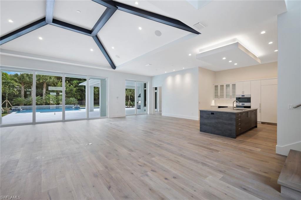 THE ENCLAVE OF DISTINCTION - Residential