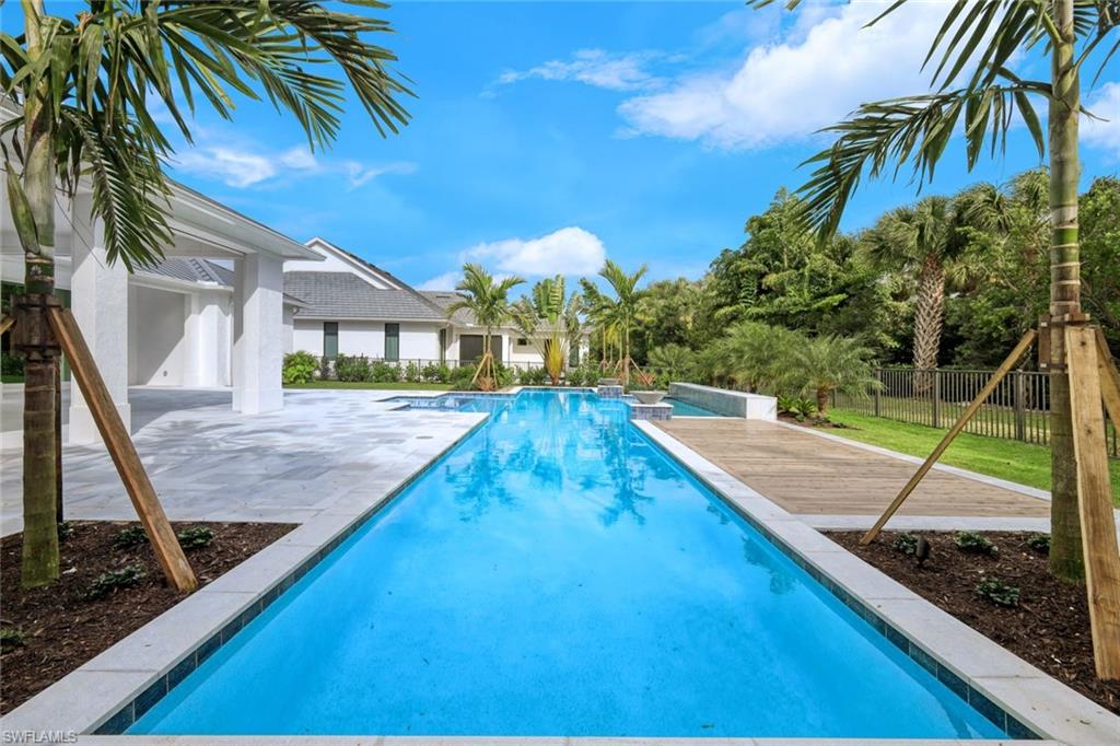 THE ENCLAVE OF DISTINCTION - Residential